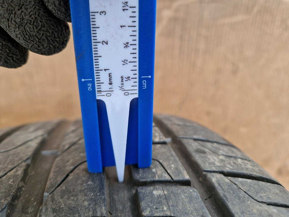 2 Pirelli R19 235/40 Летни гуми  DOT1120