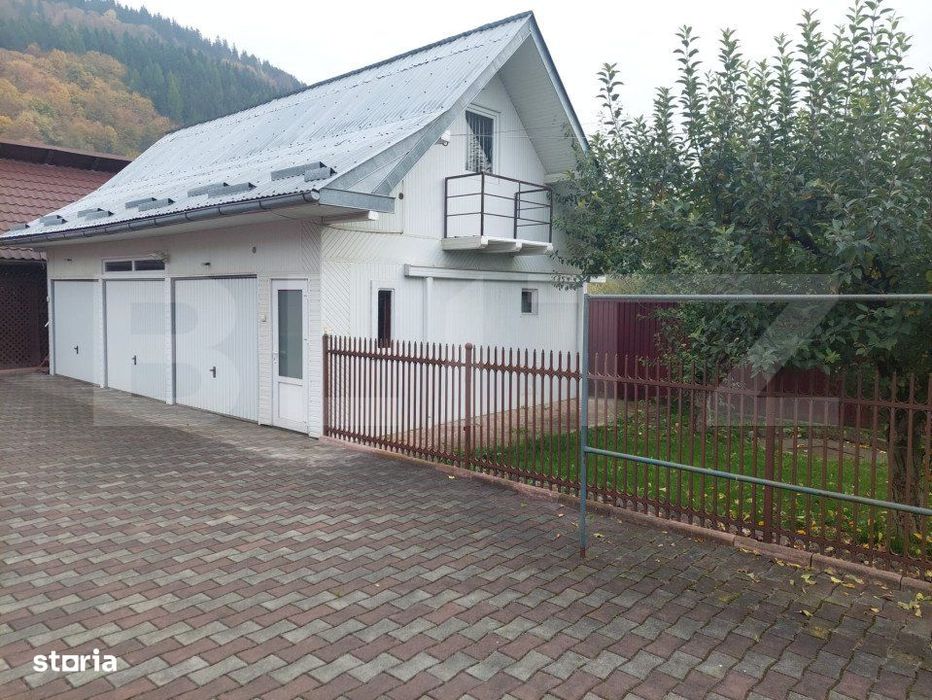 Casa de vanzare, cu 6 camere, 300 mp, spatioasa, in Campulung Moldoven