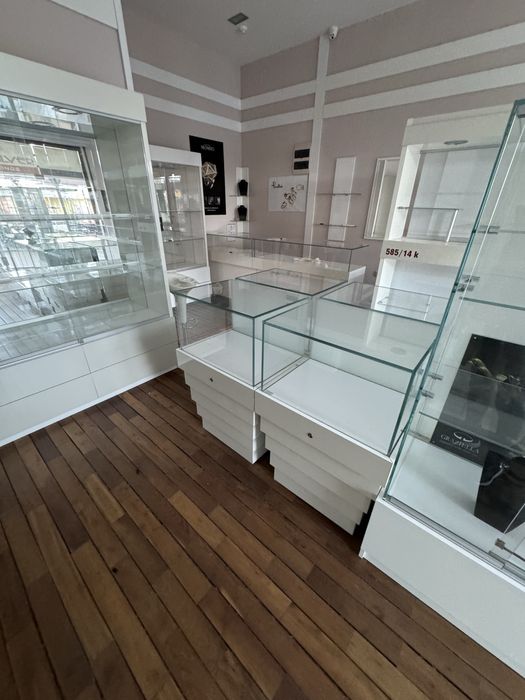 Витрини за бижутериен магазин , сувенири и др.