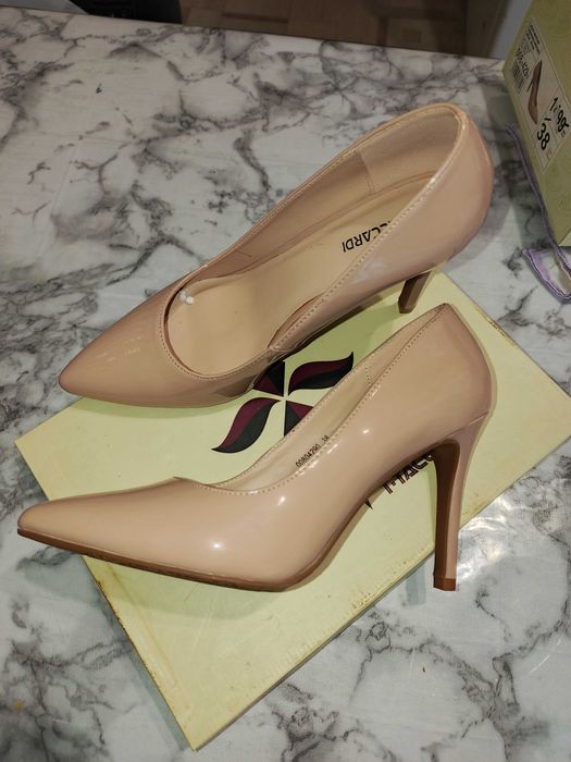 Продам женские туфли