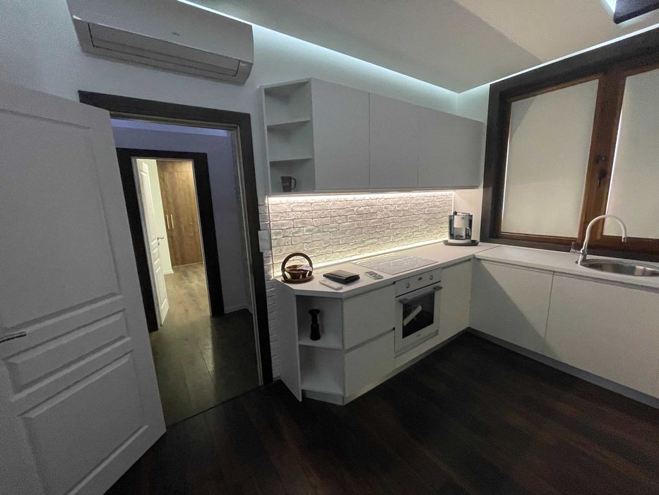 Продава се Тристаен апартамент в София, Център - 83 кв.м за 3615 €/кв.м - Снимка #8