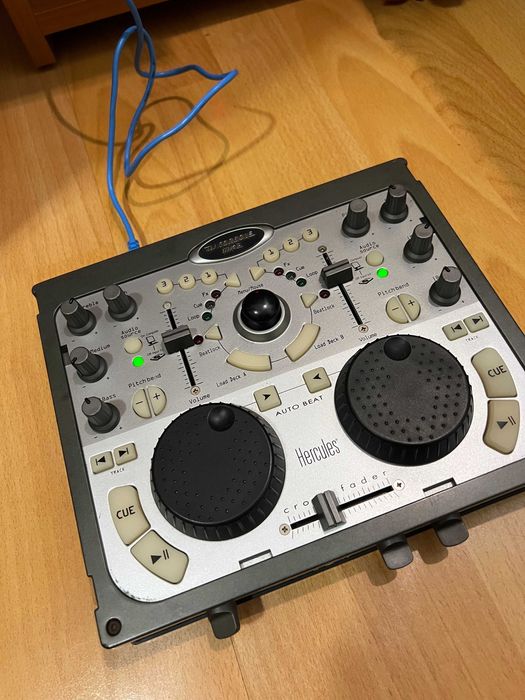 DJ контролер Hercules