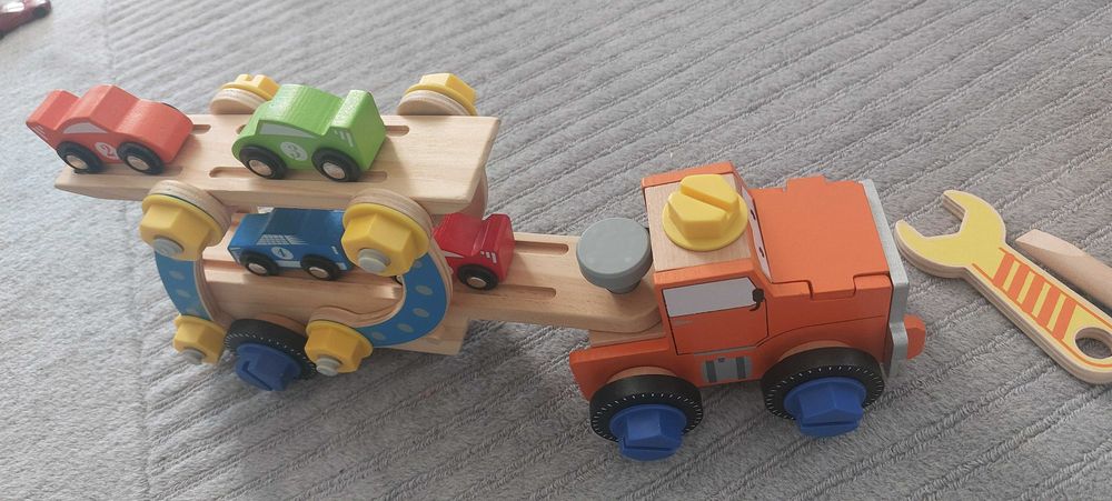 Jucarie lemn, camion lemn cu 5 masinute