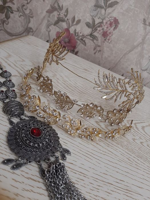 Diadema ayollar uchun