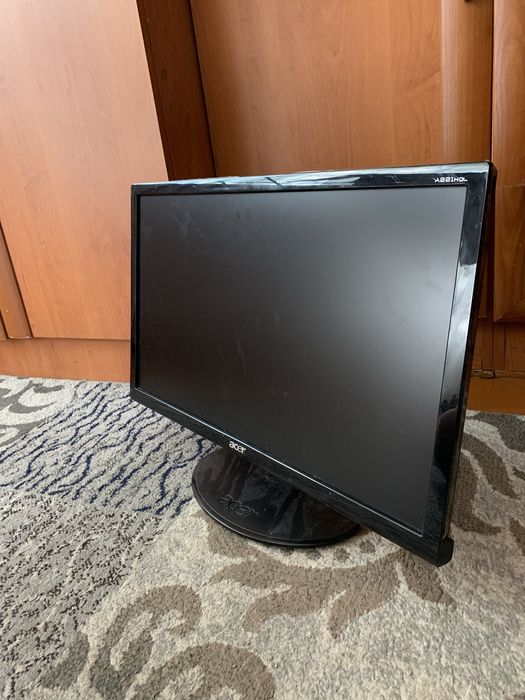 Монитор 22" Acer Full HD + переходник HDMI