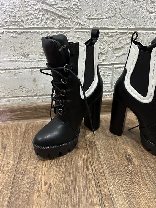 Осение ботинки новые