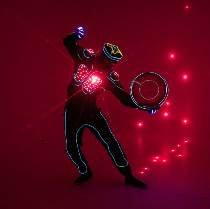 ФЕНИКС: Главное неоновое шоу столицы.