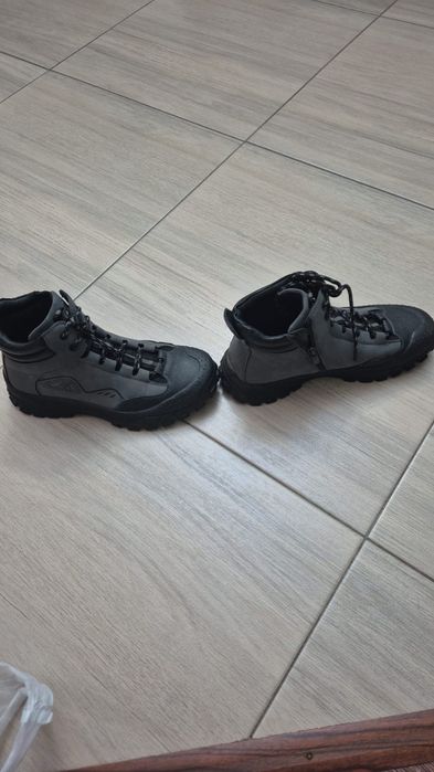 Продам новые ботинки !38 р.Новые.