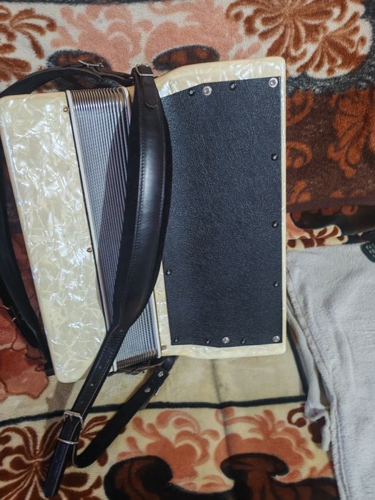 Vând acordeon Eccesior