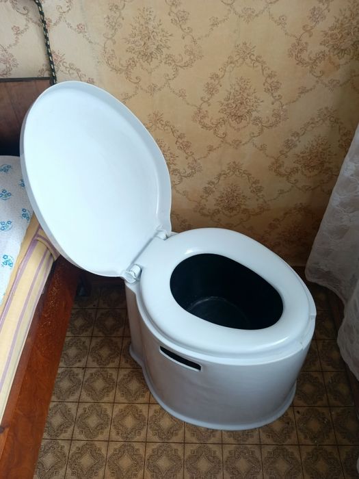 Переносной мини-туалет (пластиковый унитаз)