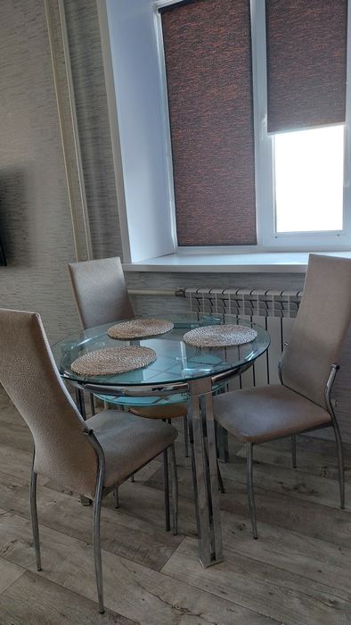 Продам стол и стулья