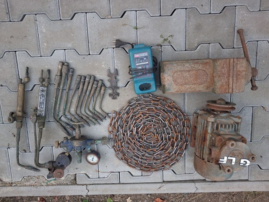 Curățeniei în garaj,motor electric,etc