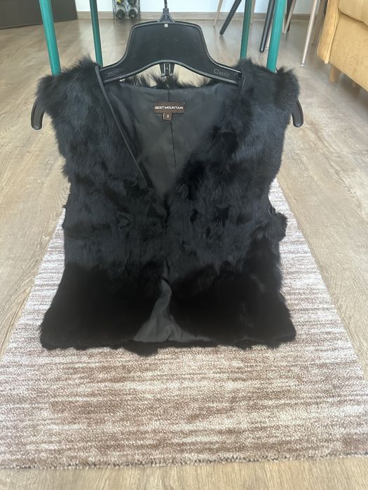 Vesta neagra blana de iepure mărimea S