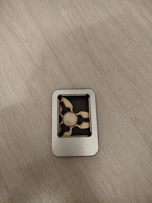 Fidget spinner metalic-model premium,auriu!!Preț negociabil !!