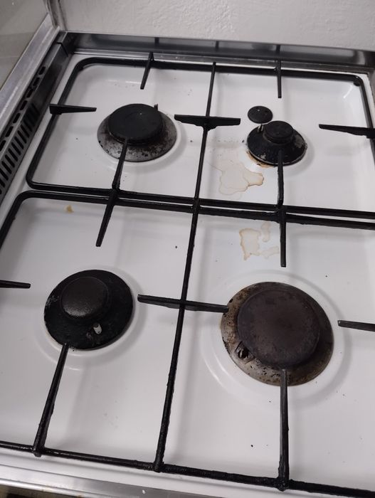 Vând aragaz electric