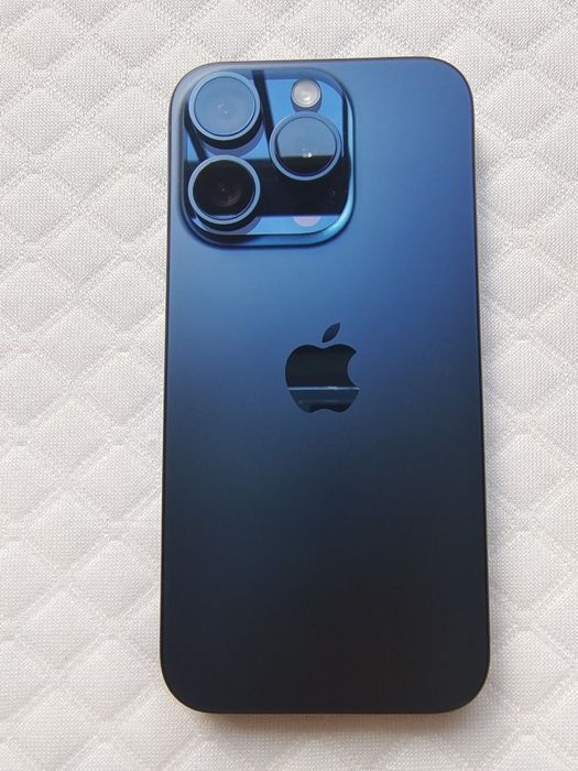 Iphone 15 pro blue