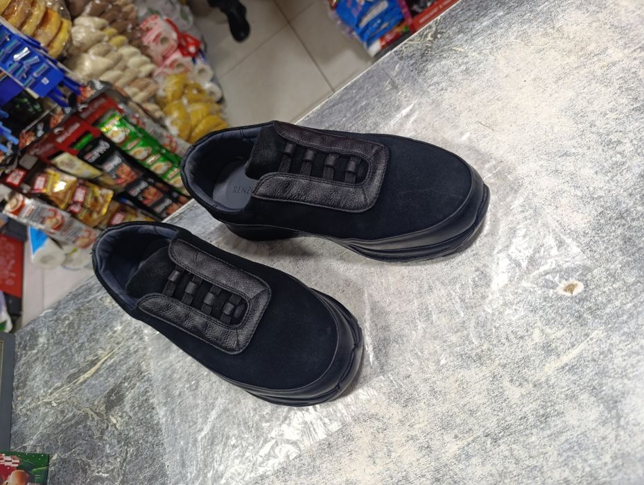 Renzo Rinaldo, zamishli oyoq kiyim.