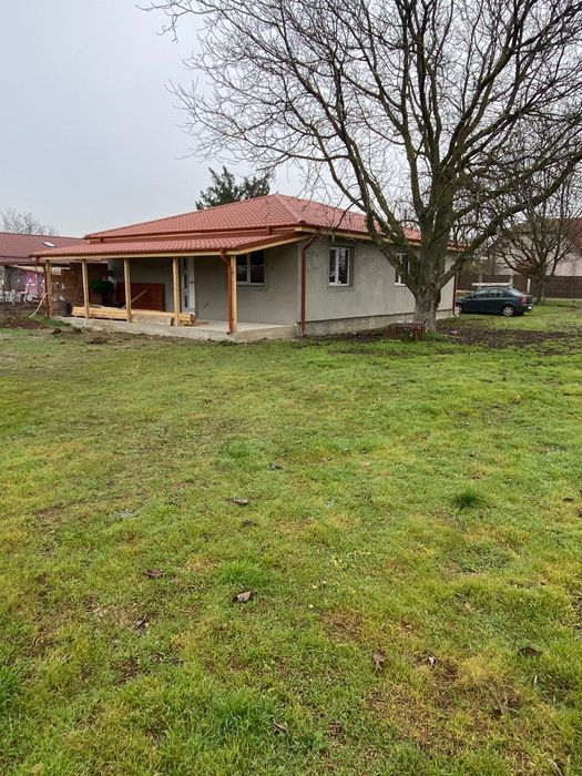 Casa moderna, luminoasa si primitoare in Gruiu - jud. Calarasi, la 50 m de DN4