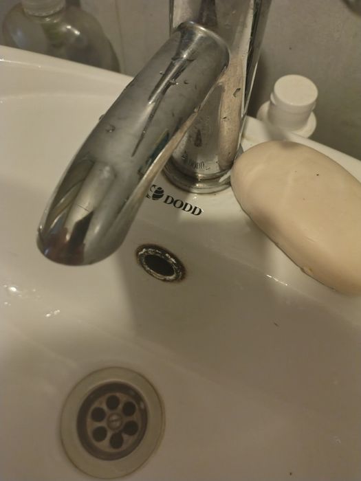 Продам раковину с краном