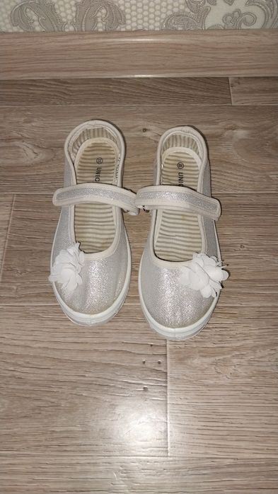 Продам детскую обувь