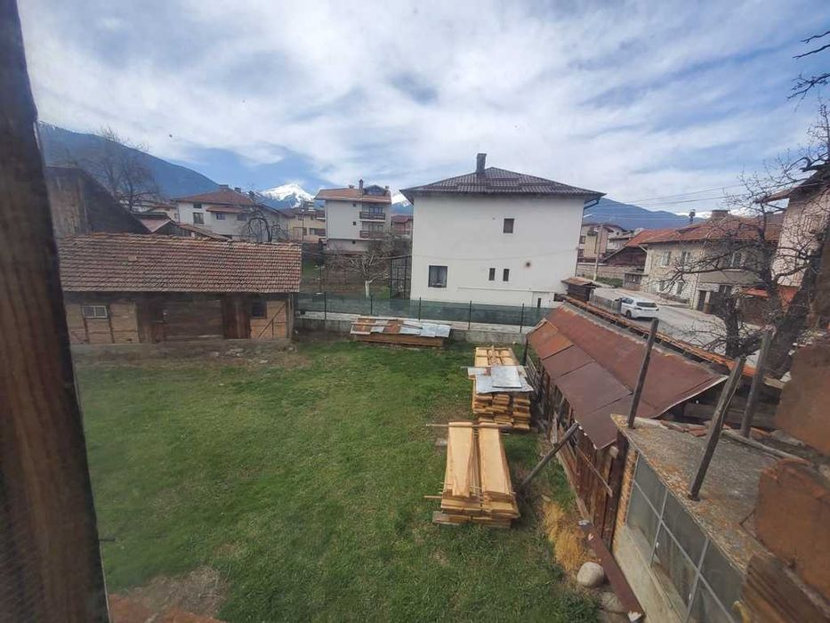 Масивна двуетажна къща за продажба в град Банско