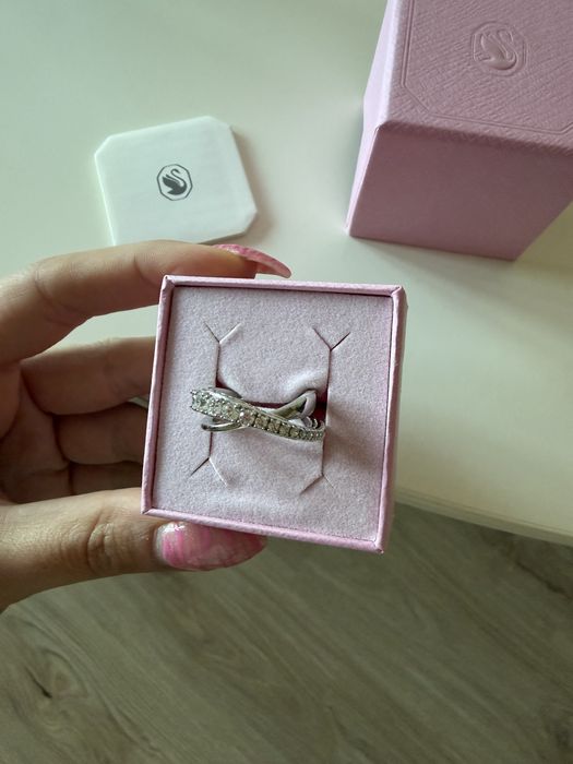 Swarovski Hyperbola ring