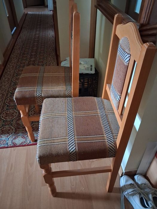 Scaun lemn tapițat