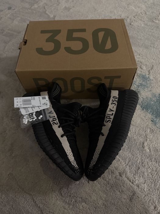 Yeezy 350 V2 Oreo