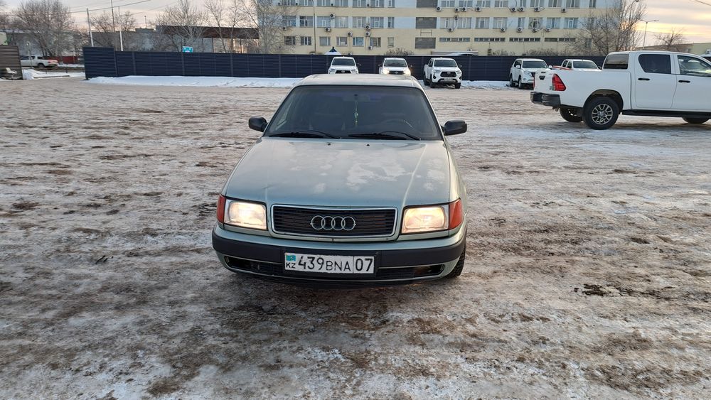 Ауди 100 машина 1