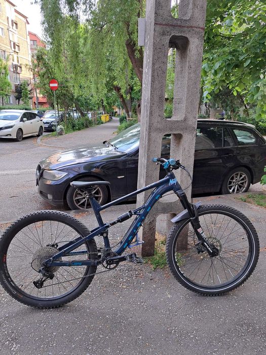 Bicicleta full suspension