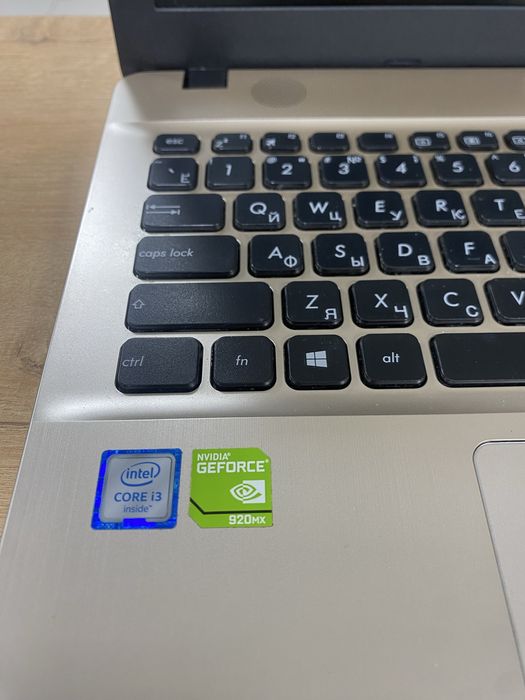 Ноутбук Asus i3-6006/RAM4/HDD500/GeForce 920MX