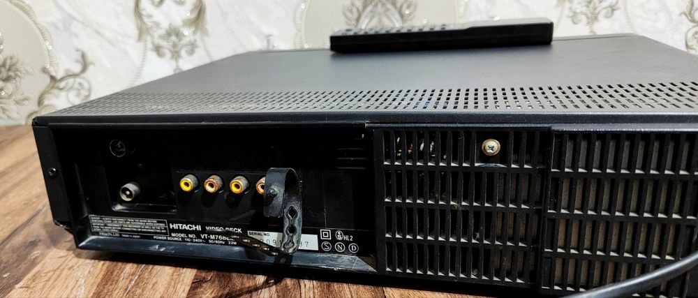 видеомагнитофон Hitachi
