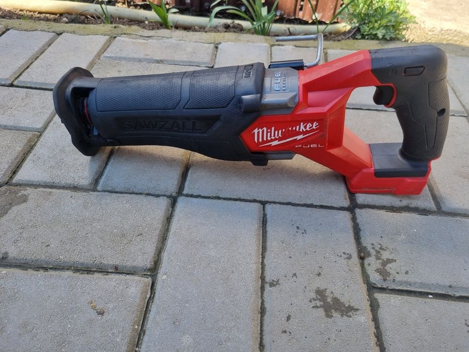 Fierăstrău sabie Milwaukee