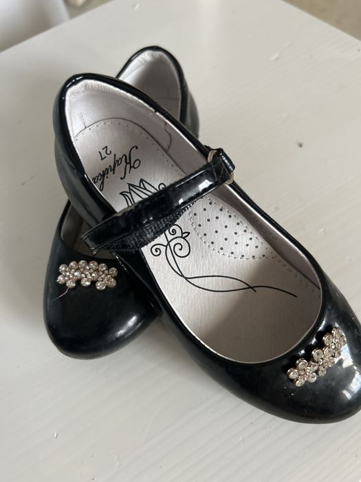 Продам туфельки бежевые