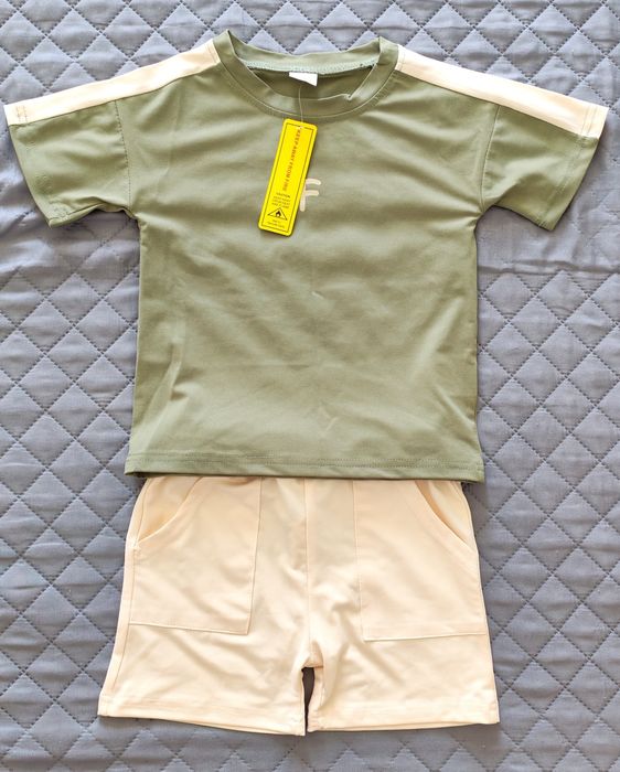 Продам костюм детский летний