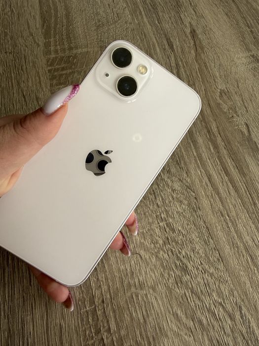 Iphone 13 с подарък няколко калъфчета