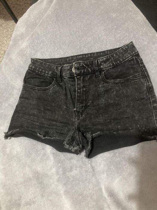 Три чифта късо дънкови панталонки