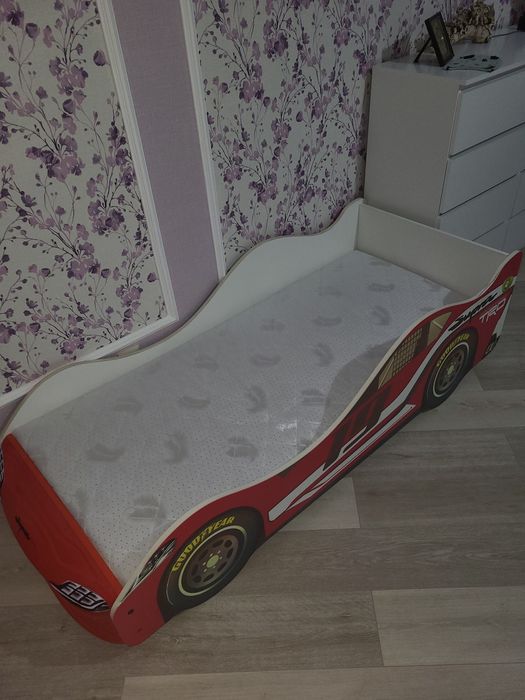 Кровать-машинка детская