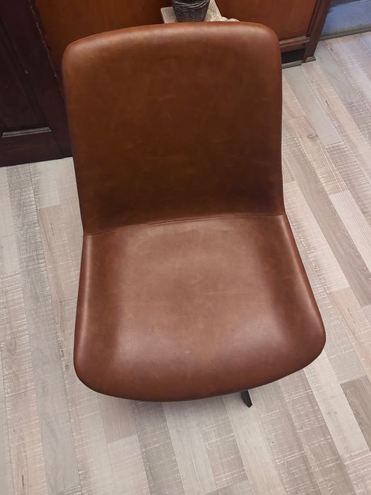 Кухненски стол HYGUM въртящ се цвят коняк/черно