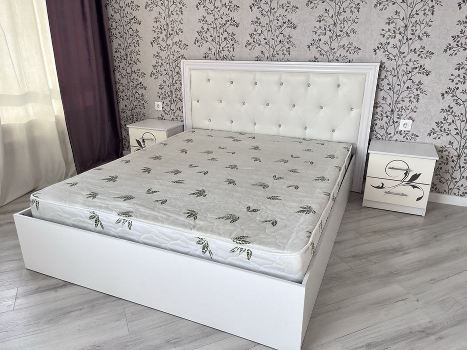 Срочно продам двухспальную кровать размер 160*200