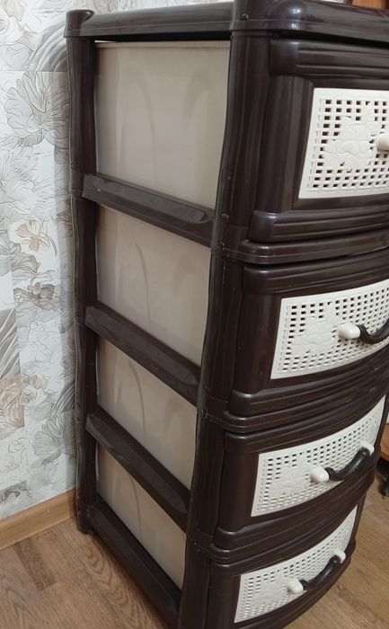 Продам пластиковый комод