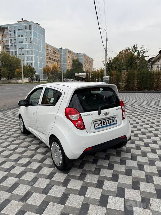 Chevrolet spark sotiladi