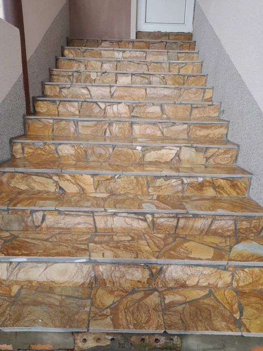 Майстор Каменар реда всякакъв вид камък