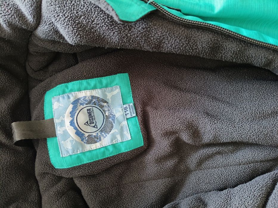 Продам зимние комбинезоны для девочки