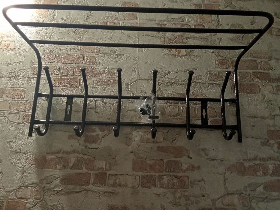 Продам вешалку для прихожей.
