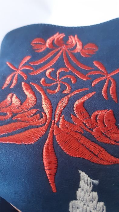 Pantofi/botine bleomaren cu broderie