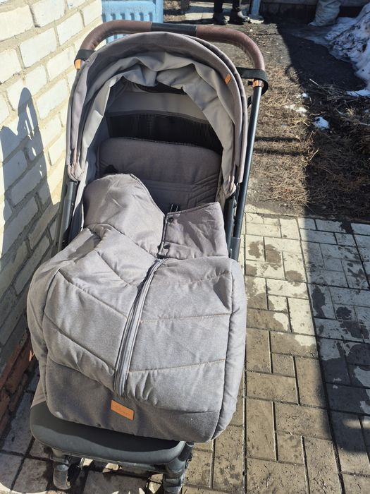 Продам коляску и ходунки