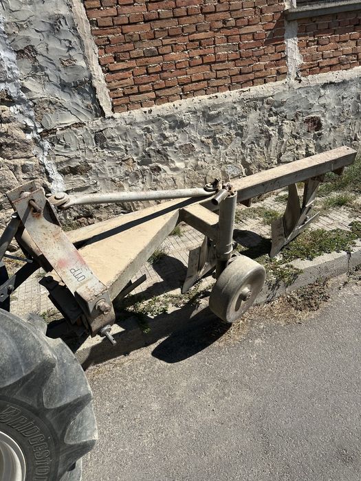 Плуг 3 по 30.Раздвижен.Има и 4-то тяло което е налично