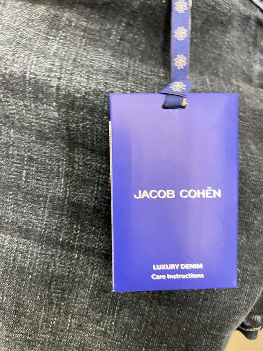 Нов модел дънки JACOB COHEN.С етикети всичко от до.Всички размери.