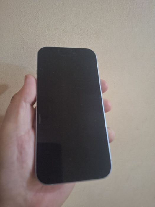 В продаже Iphone 15 6/128 белый